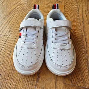 NEW! Tommy Hilfiger sneakers little boys size 9